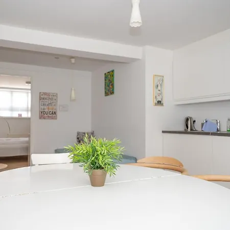 300 Meter Walk To Lego House - 80m2 Two Bedroom With Garden - Unit B * בילונד