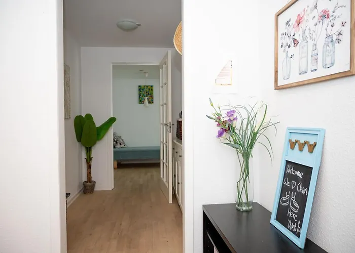 300 Meter Walk To Lego House - 80m2 Two Bedroom With Garden - Unit B