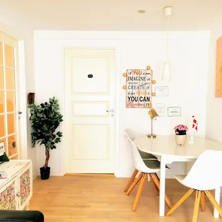 Appartement 300 Meter Walk To Lego House - 80m2 Two Bedroom With Garden - Unit B *