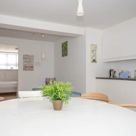 300 Meter Walk To Lego House - 80m2 Two Bedroom With Garden - Unit B